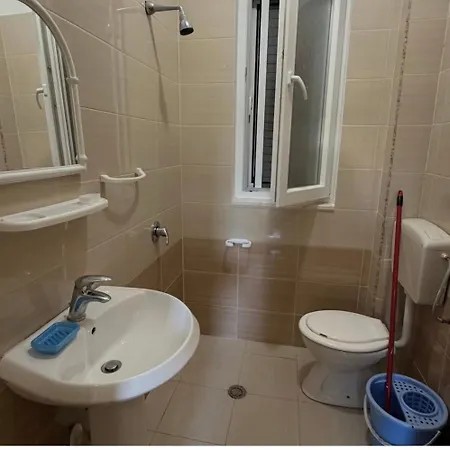 Velipoja Rooms *
