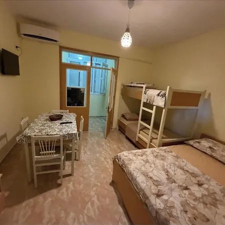 Velipoja Rooms Apartmán *